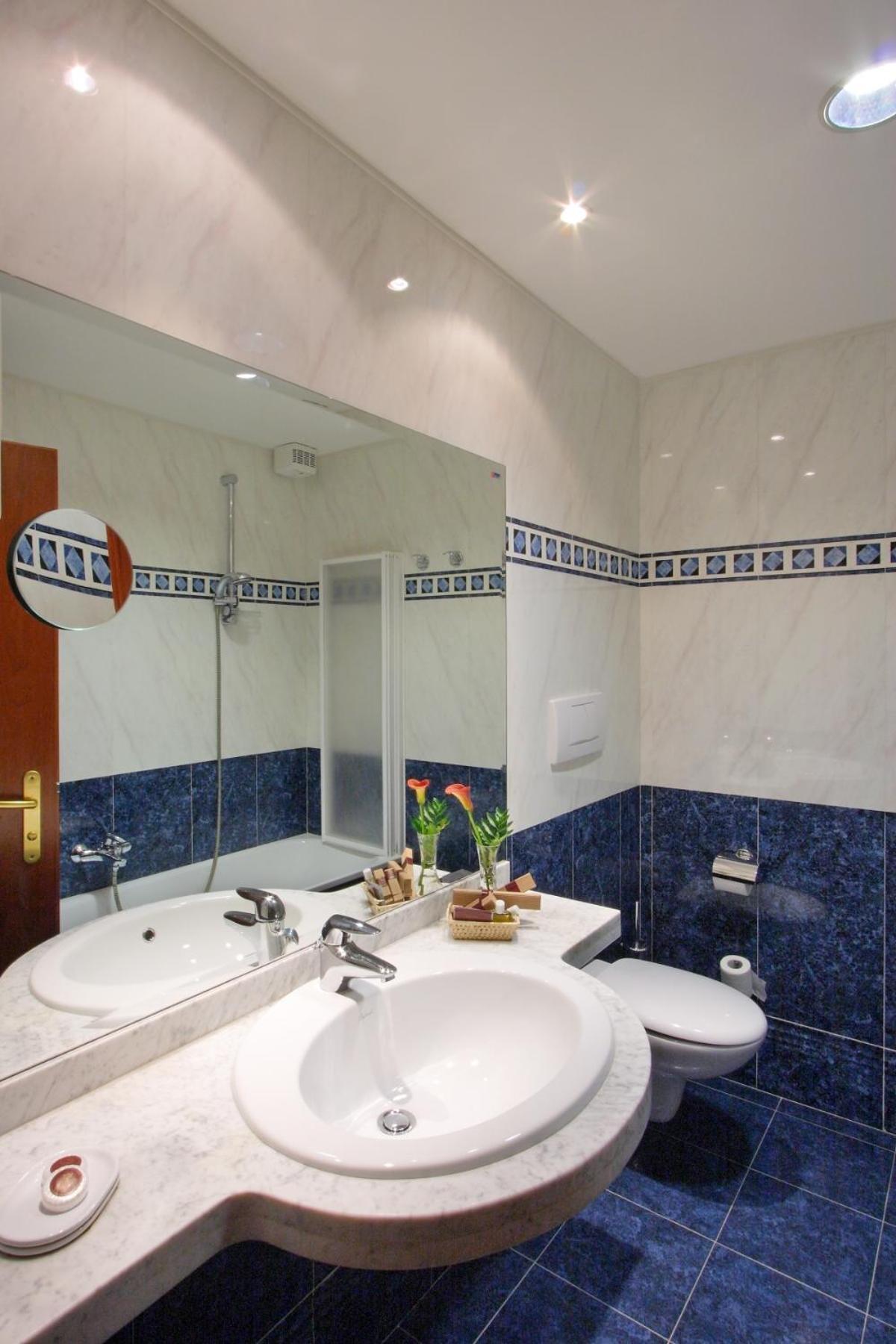Hotel Centro Benessere Gardel 3*